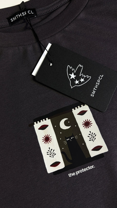 Oversized T-shirt "The protector"