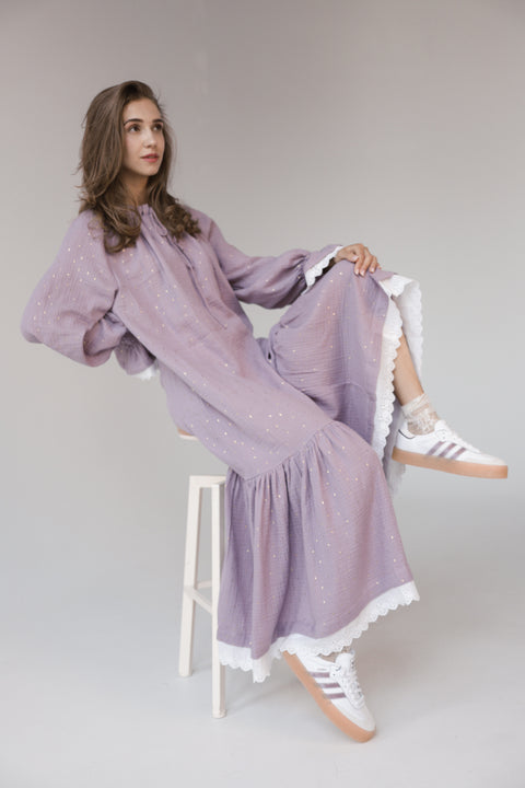 Sukienka Oversize z Podwójnej Gazy Bawełnianej z Angielską Koronką LILAC
