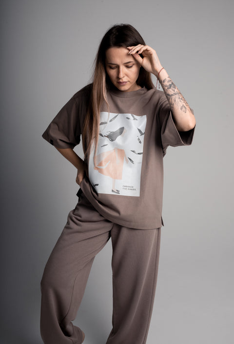 Футболка оверсайз унисекс "Embrace the chaos"