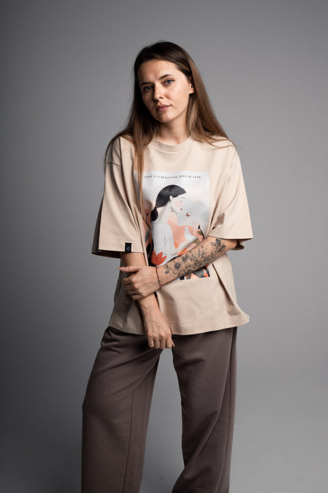 Футболка оверсайз унисекс "Love is a beautiful kind of fear"