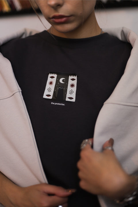 Футболка оверсайз унисекс "The protector"