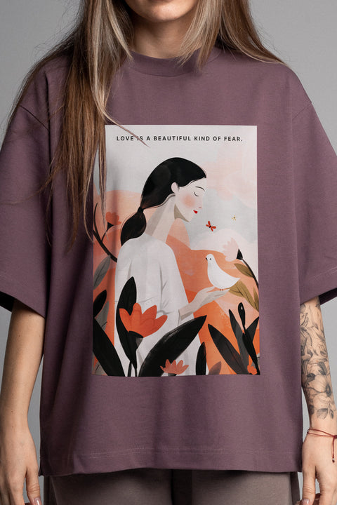 Футболка оверсайз унисекс "Love is a beautiful kind of fear"