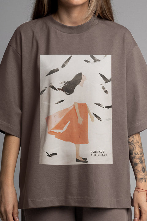 Футболка оверсайз унисекс "Embrace the chaos"