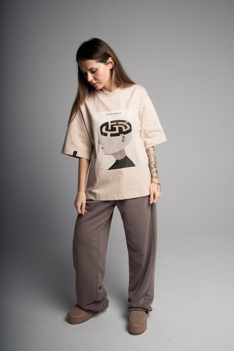 Футболка оверсайз унисекс "Lost in Thoughts"