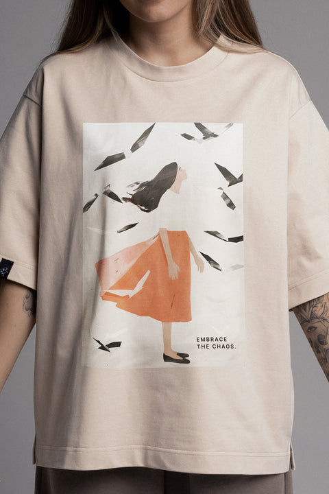Футболка оверсайз унисекс "Embrace the chaos"