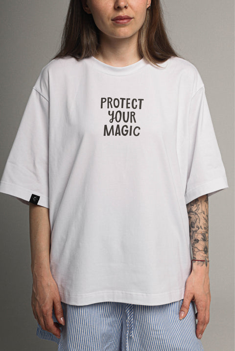 Oversized T-shirt "Protect your magic"
