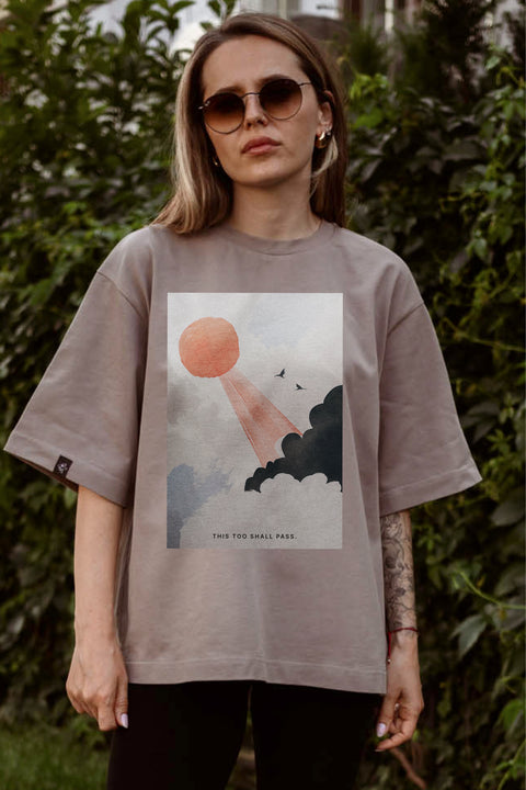 Oversized T-shirt "This Too Shall Pass"