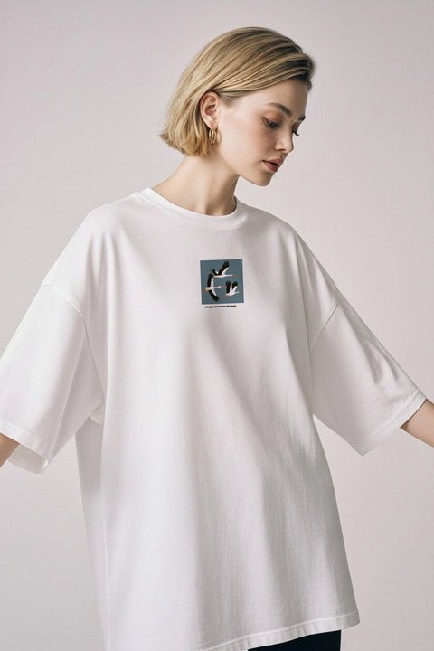 Oversize'owa koszulka "Wings remember the way"