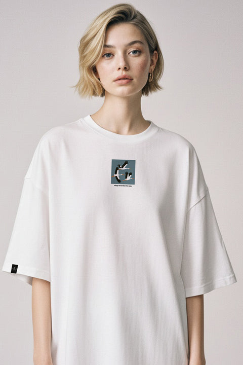 Oversize'owa koszulka "Wings remember the way"