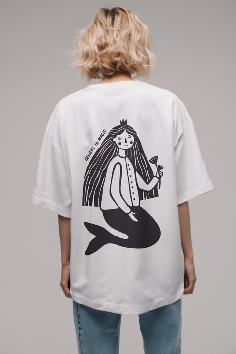 Oversize'owa koszulka "Believe in magic"