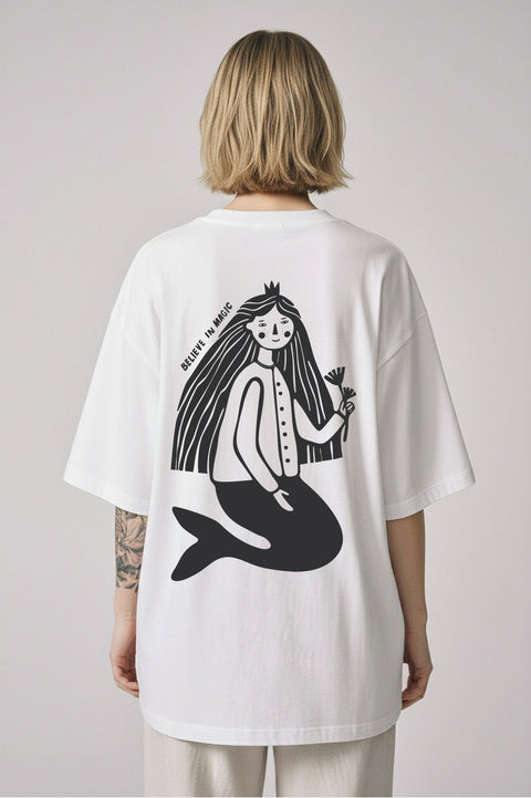Oversized T-shirt "Believe in magic"