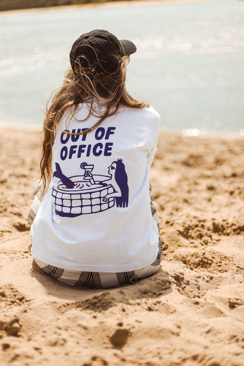 Oversized T-shirt "Out of office"