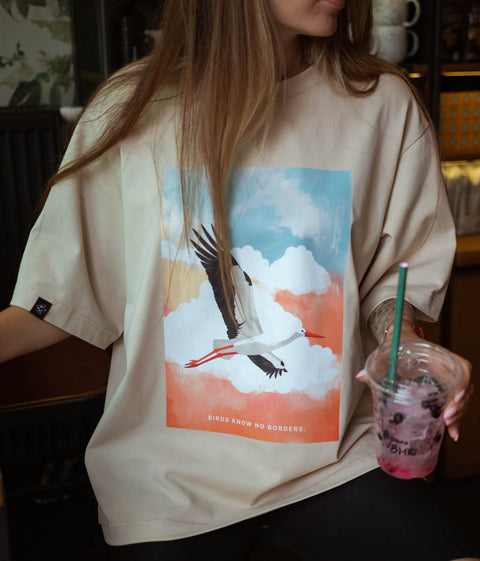 Oversized T-shirt "Birds know no borders"