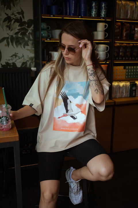 Oversized T-shirt "Birds know no borders"