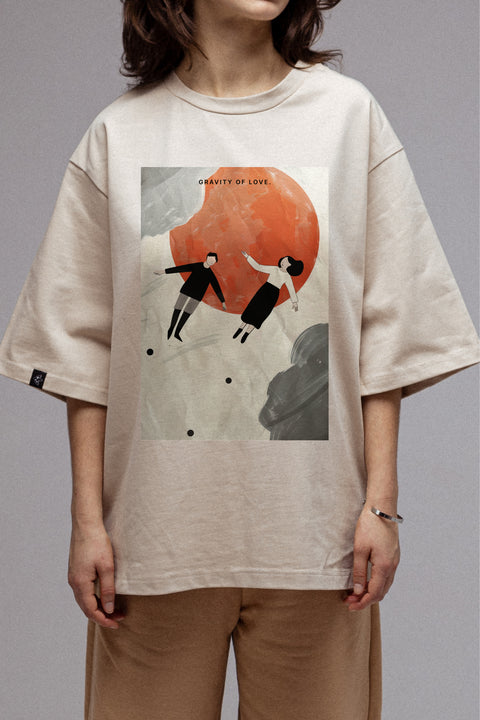 Oversized T-shirt "Gravity of Love"