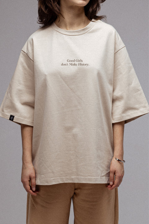 Oversized T-shirt "Good Girls don’t Make History"