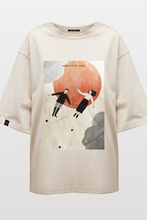 Oversized T-shirt "Gravity of Love"