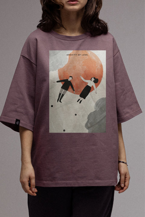 Oversized T-shirt "Gravity of Love"