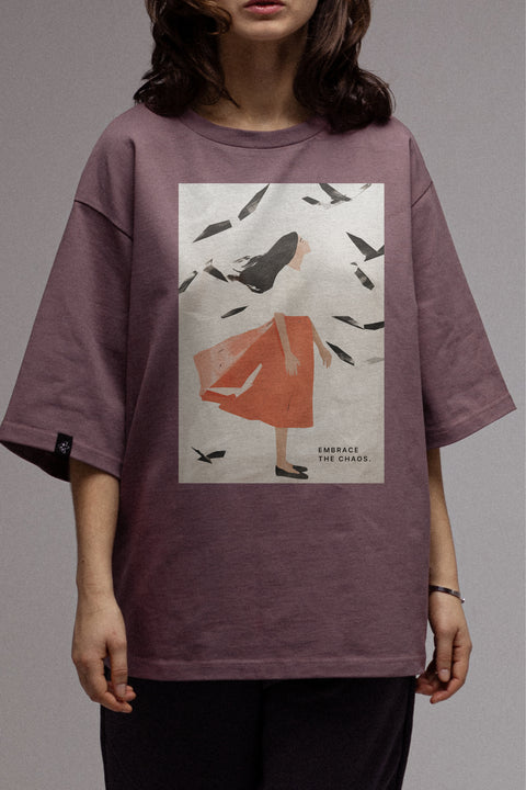 Oversized T-shirt "Embrace the chaos"