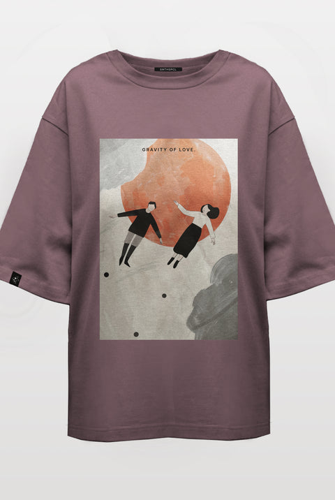 Oversized T-shirt "Gravity of Love"