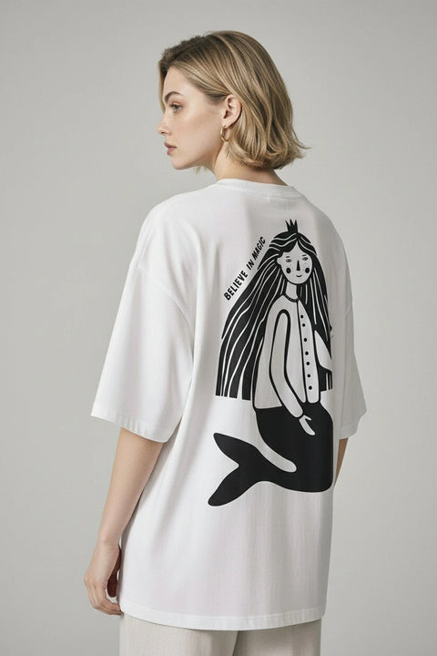 Oversized T-shirt "Believe in magic"