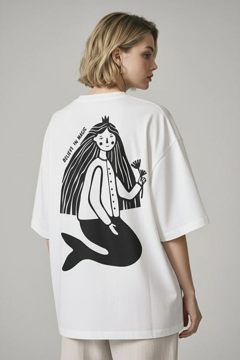 Oversized T-shirt "Believe in magic"