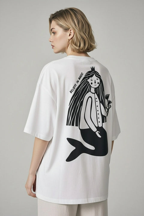 Oversized T-shirt "Believe in magic"