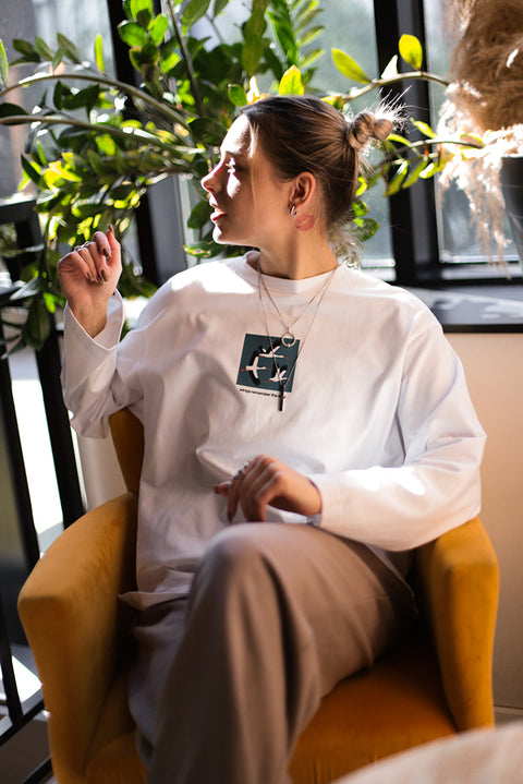 Oversized Long-Sleeve Shirt "Wings remember the way"