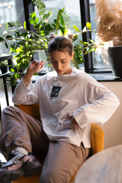 Oversized Long-Sleeve Shirt "Wings remember the way"