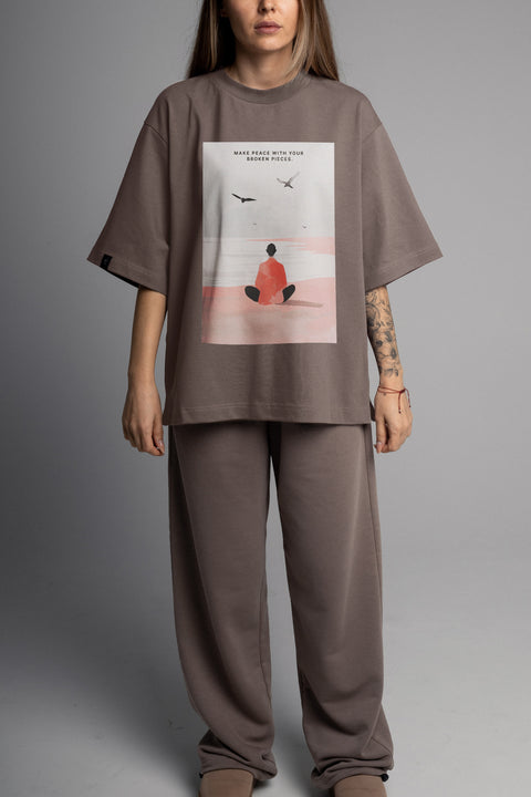 Oversized T-shirt "Make peace with your broken pieces"