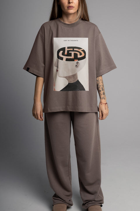 Oversized T-shirt "Lost in Thoughts"