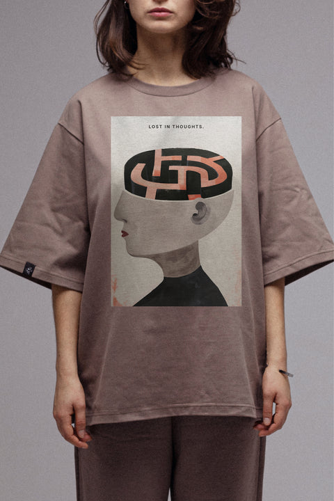 Oversized T-shirt "Lost in Thoughts"