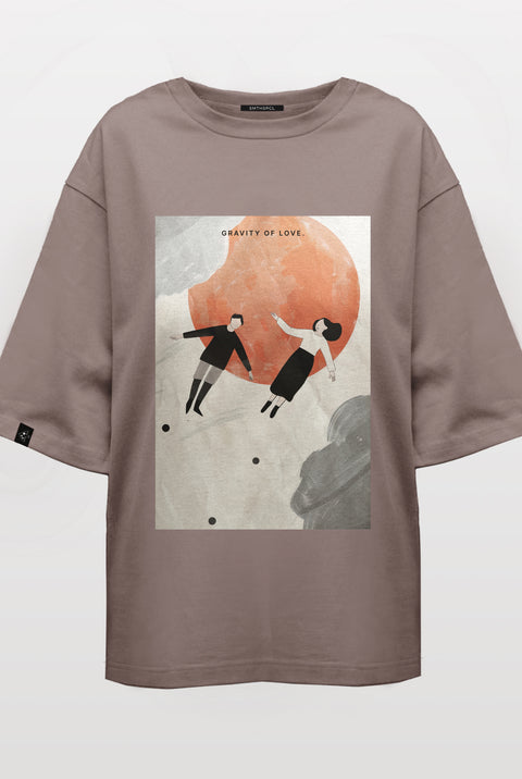 Oversized T-shirt "Gravity of Love"