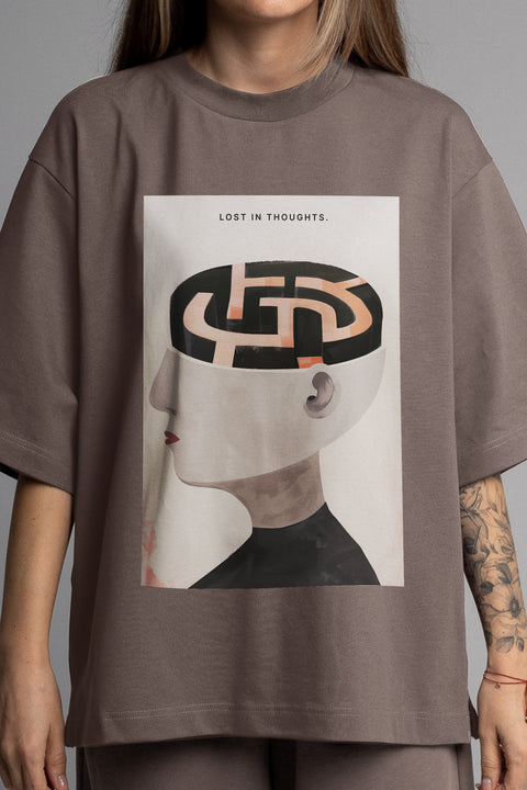 Oversized T-shirt "Lost in Thoughts"