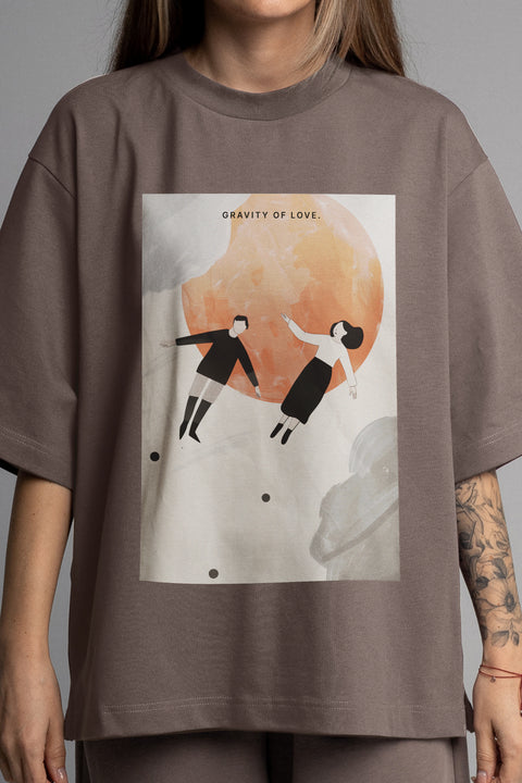 Oversized T-shirt "Gravity of Love"