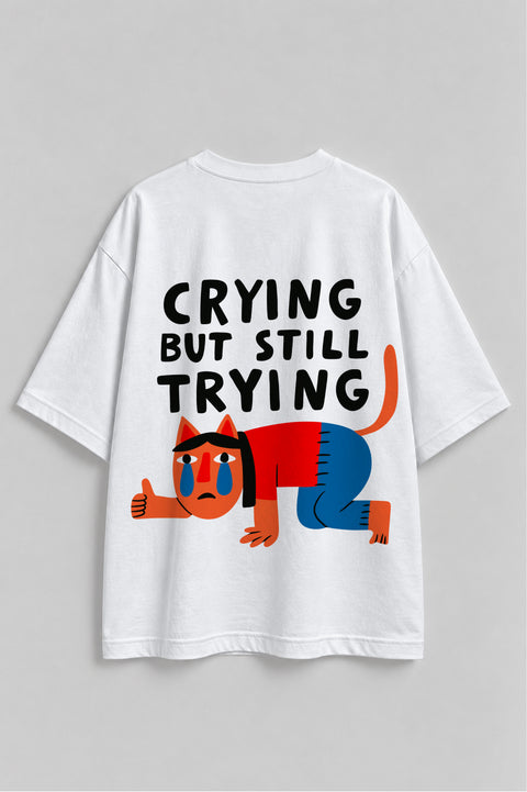 Oversize'owa koszulka "Crying but still trying"