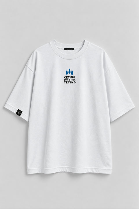 Oversize'owa koszulka "Crying but still trying"