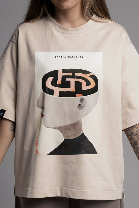 Oversized T-shirt "Lost in Thoughts"