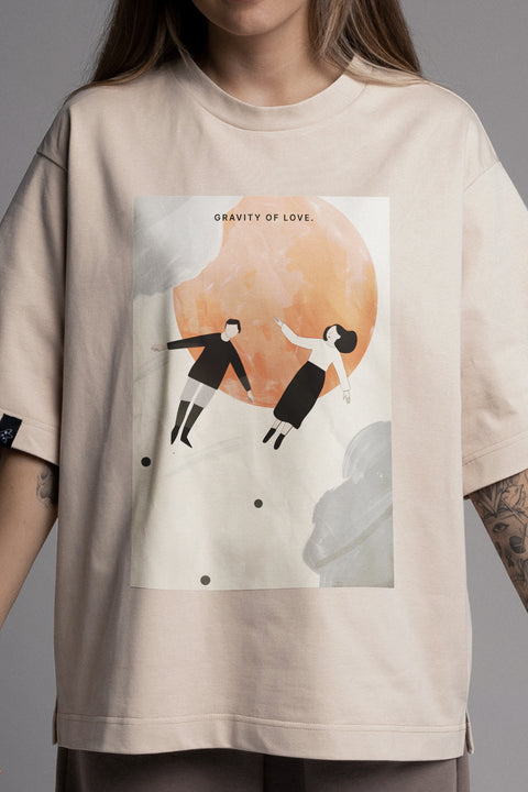 Oversized T-shirt "Gravity of Love"