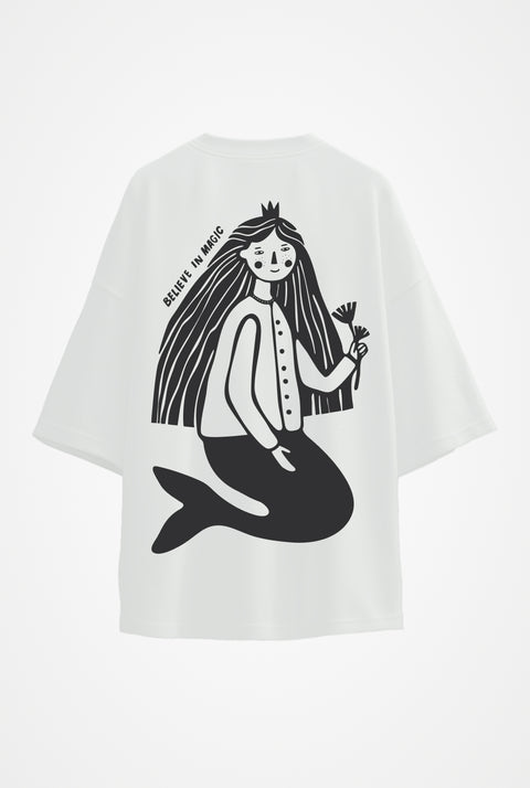 Oversized T-shirt "Believe in magic"