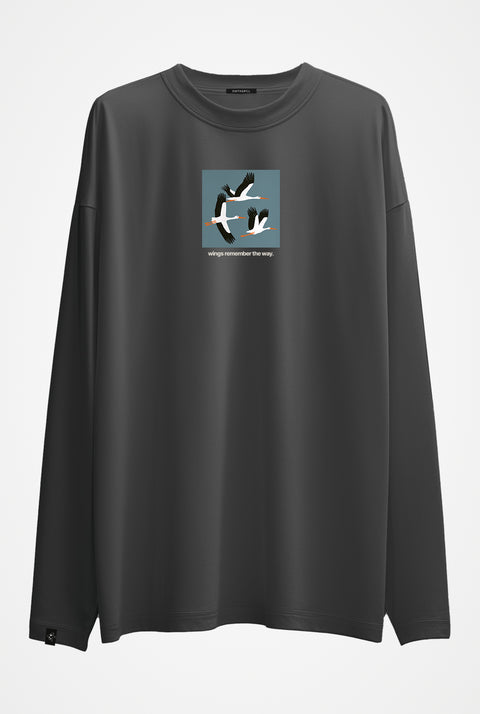 Oversized Long-Sleeve Shirt "Wings remember the way"