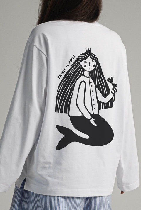 Oversized Long-Sleeve Shirt "Believe in magic"