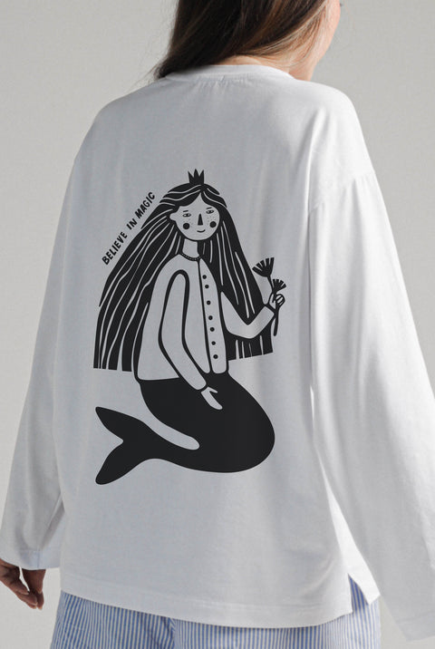 Oversized Long-Sleeve Shirt "Believe in magic"