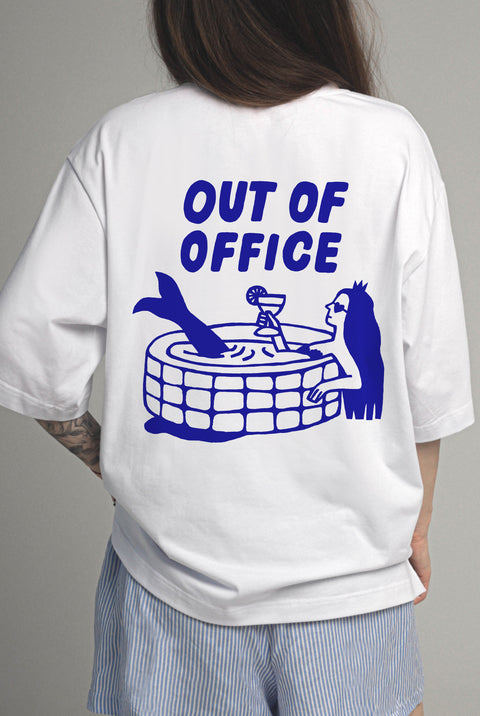 Oversize'owa koszulka "Out of office"